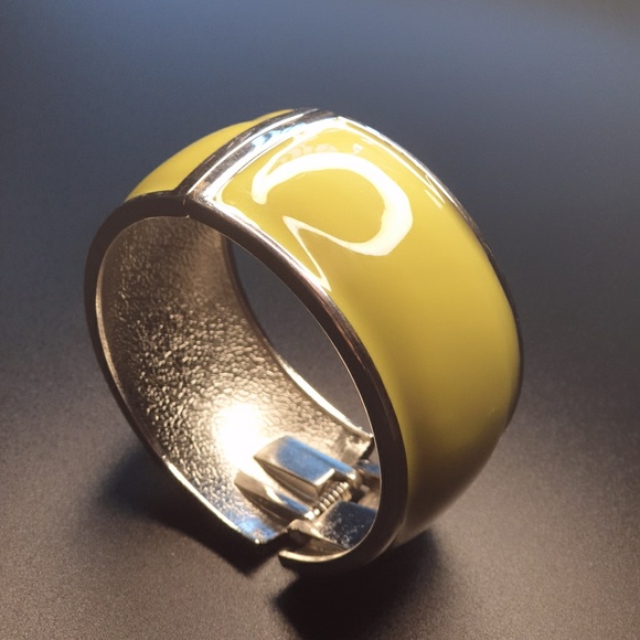 Jewelry - Vintage enamel bracelet